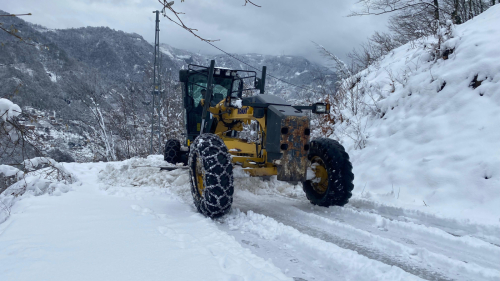 BÜYÜKŞEHİR EKİPLERİ KARLA MÜCADELEYİ SÜRDÜRÜYOR